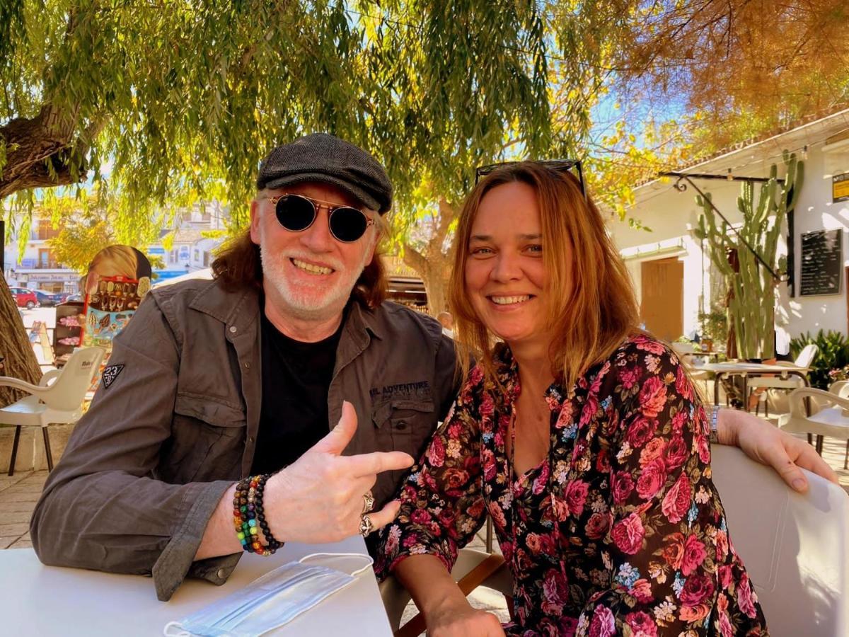 Los Amigos De Claude & Joanna Ontinyent Eksteriør billede