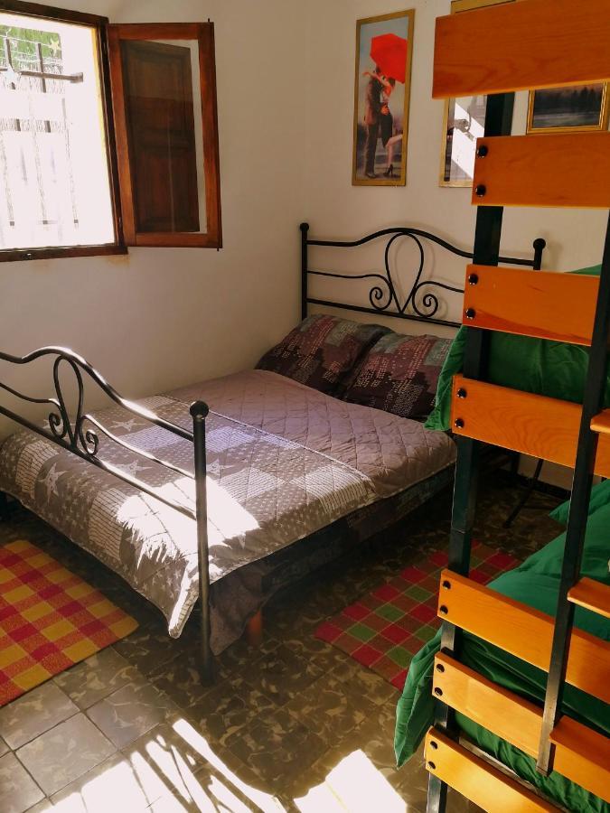 Los Amigos De Claude & Joanna Ontinyent Eksteriør billede
